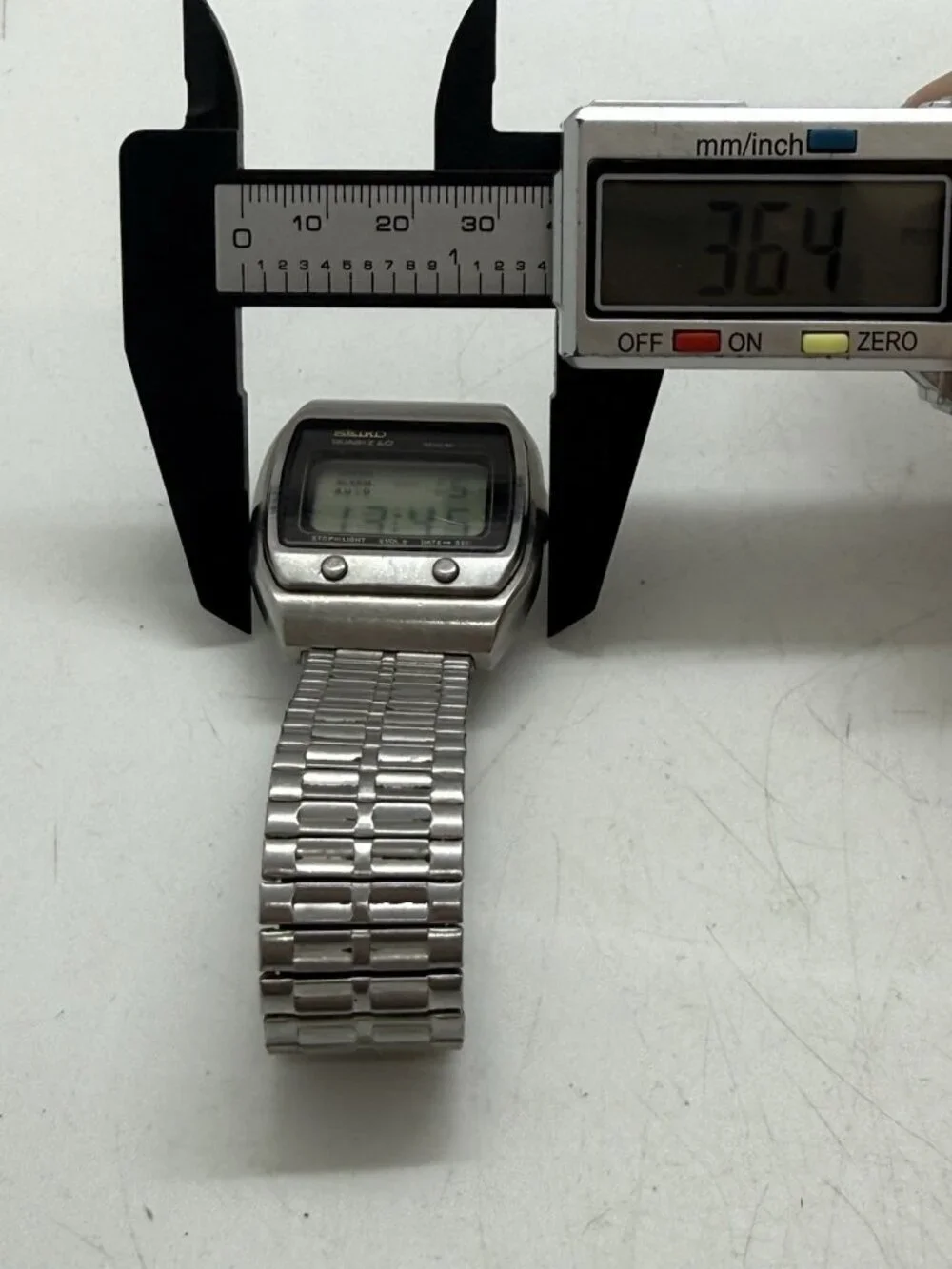 Vintage Seiko Quartz LC A039-5019 Men's Digital Watch Spiedel Bracelet Stainless